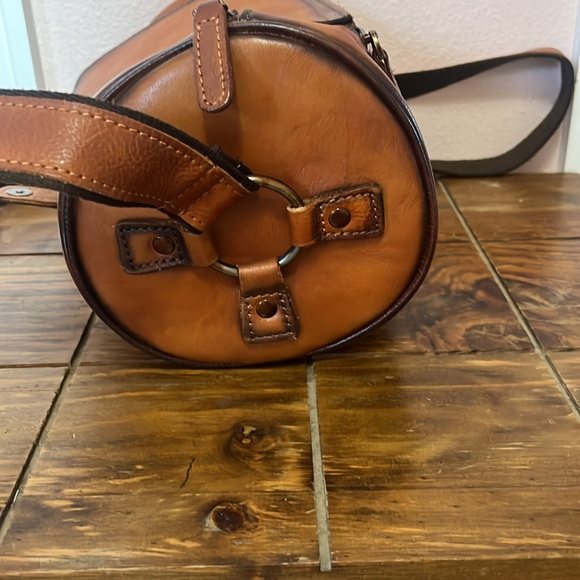 Ivtg small leather Crossbody bag ￼ - Picture 5 of 7